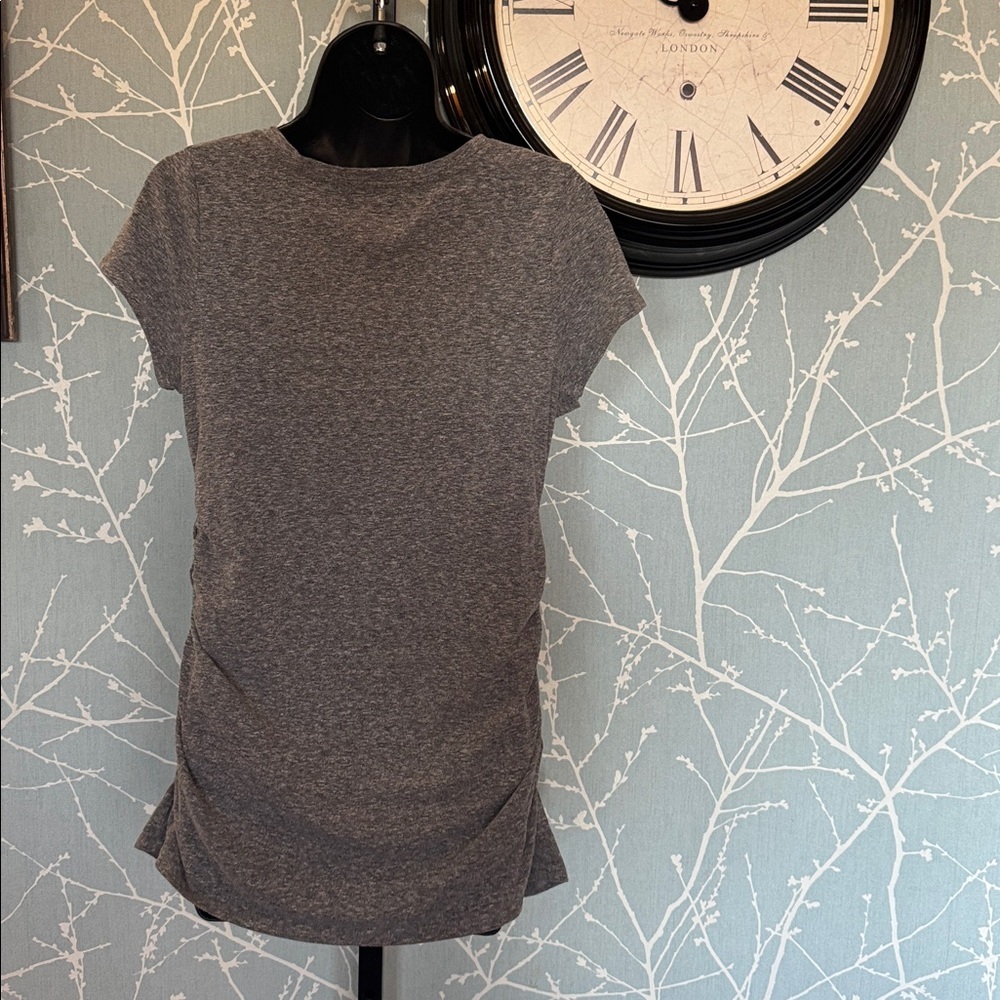 Liz Lange Maternity Gray Ruched Tee Shirt Top Size Medium Stretchy - Picture 2 of 5